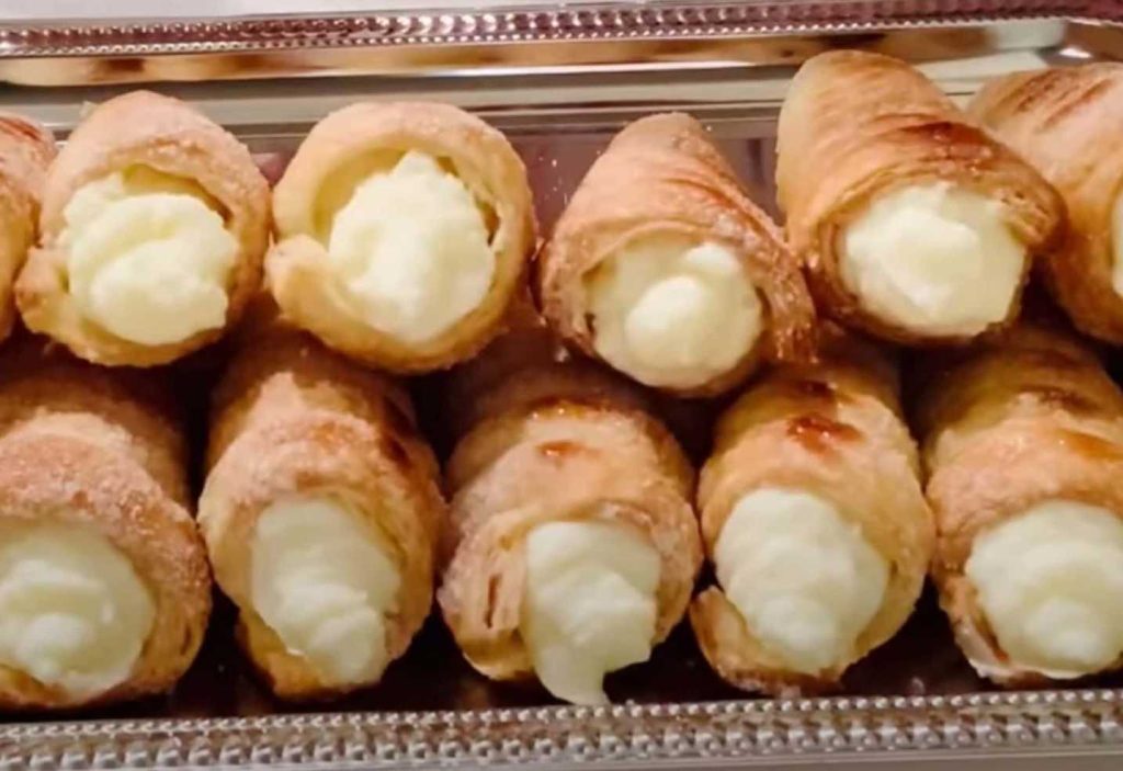 Italian Cream Stuffed Cannoncini